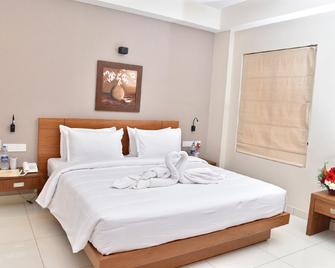 Navaratna Inn A Luxury Hotel - Thalassery - Habitación