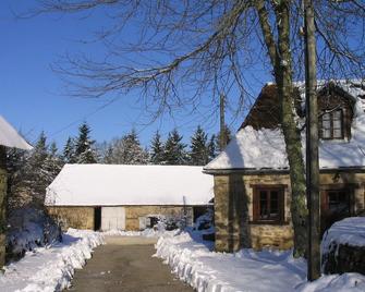 Small delightful Cottage in secluded hamlet of Chabrenas - Meuzac - Edificio