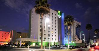 Holiday Inn Express & Suites Toluca Zona Aeropuerto - Toluca - Gebäude