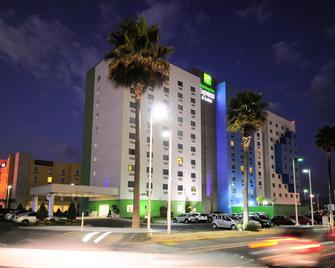 Holiday Inn Express & Suites Toluca Zona Aeropuerto By IHG - טולוקה - בניין