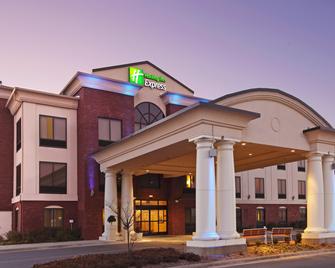 Holiday Inn Express Hotel & Suites Pine Bluff / Pines Mall, An IHG Hotel - Pine Bluff - Building