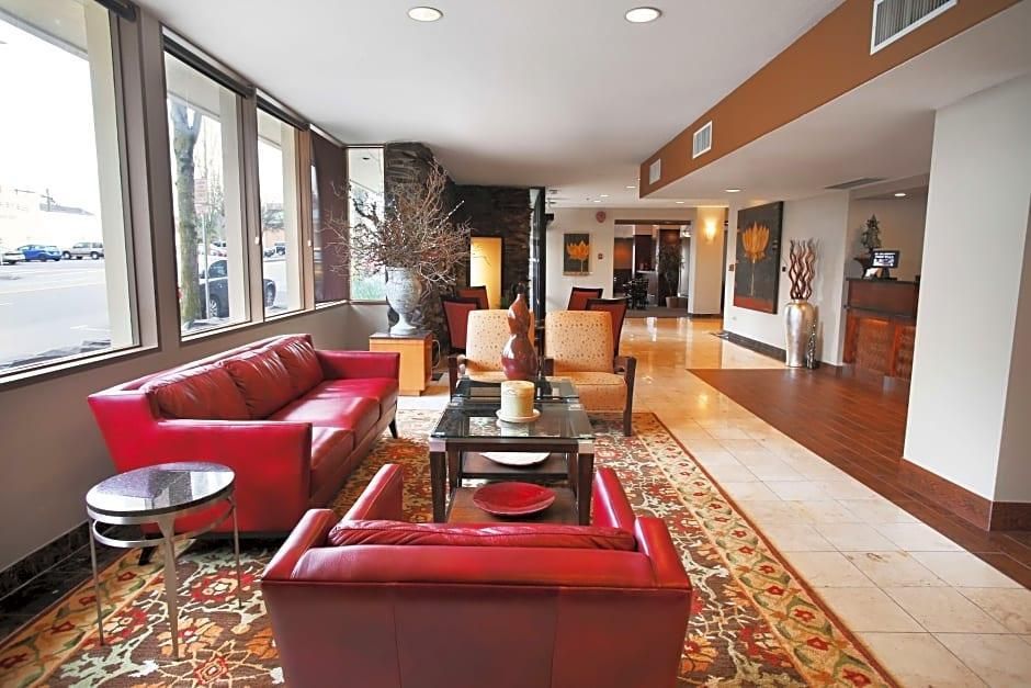 ريد لايون إن آند سويتس أوليمبيا، جوفرنور هوتل