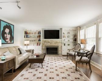 Chic Berkshire Dollhouse! - Williamstown - Pokój dzienny
