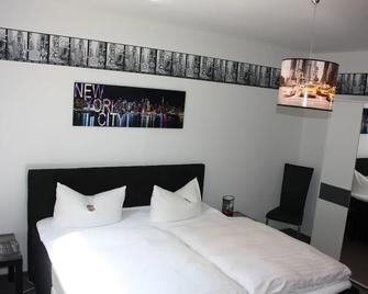 Hotel Haus Hubertus - Schneverdingen - Schlafzimmer
