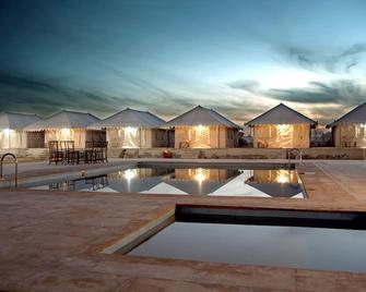 Welcome Desert Camps - Sām - Piscina