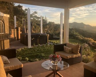 بايفيو فالي لودج - ويتيانغا - شرفة مرصوفة