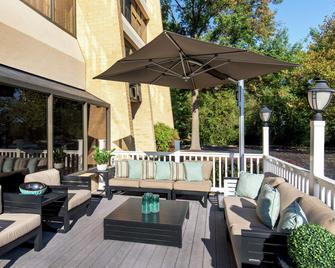 DoubleTree by Hilton Columbia - Columbia - Innenhof