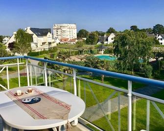 Bright apartment T3 in la Baule, with swimming pool and near the sea - Guérande - Balcon