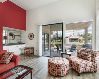 Spacious Single-Story Condo with Golf Course Views - Palm Springs - Salon