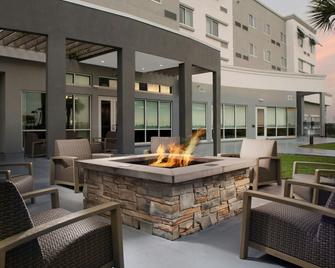 Courtyard by Marriott Galveston Island - Galveston - Patio