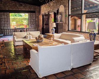 فيلا مونتانا هوتل آند سبا - موريليا - ردهة