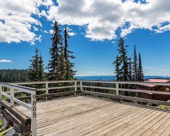 The Alpine I No Service Fee's I Ski-in Ski-Out I - Vernon - Balcony