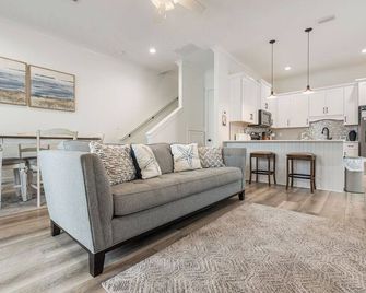 Cottages at Tannin 9 - Two Pools - Easy Beach Access - Signature Properties - Orange Beach - Living room