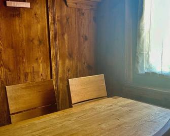 Cozy apartment in a farmstead with a beautiful garden - Caldaro - Dining room