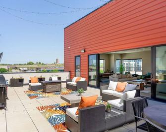 Landing | Modern 1bd, Clubhouse, Rooftop Lounge - Tulsa - Balcón