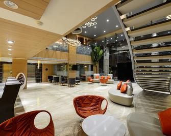 Hotel Atishay Bhopal - Бхопал - Лоббі