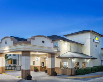 Days Inn by Wyndham Arlington - Arlington - Budova