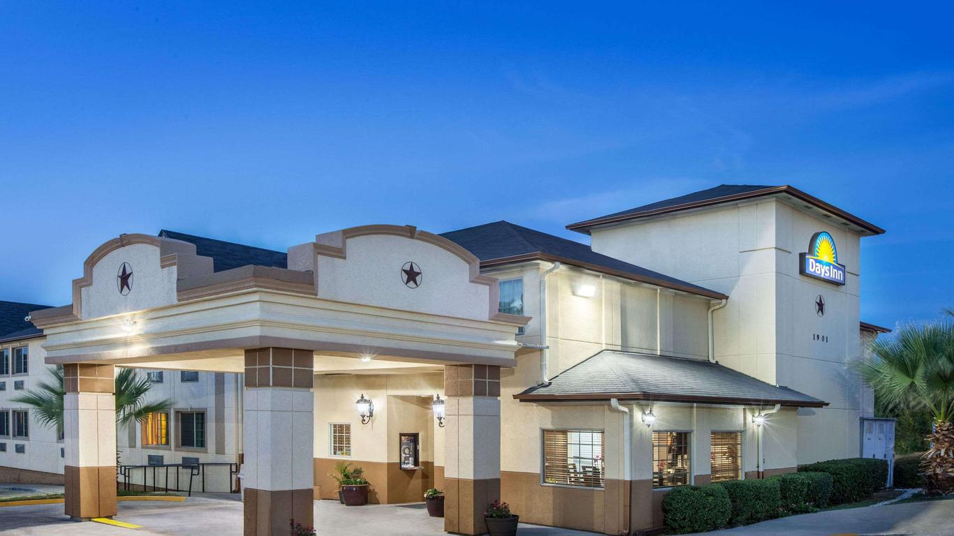 Days Inn by Wyndham Arlington