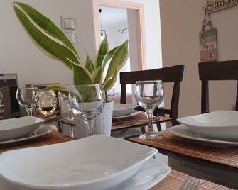 Agriomata Vergas Apartments - Kalamata - Phòng ăn