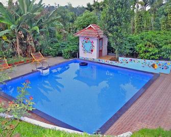 Karapuzha Lakeshore Resort - Kalpetta - Pool
