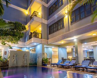 Siem Reap Comforts Hostel - Siem Reap - Pool