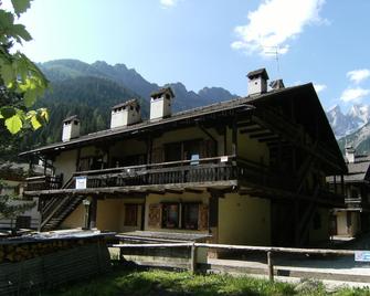 Romantic 6c Chalet In The Heart Of The Dolomites - Falcade - Budova
