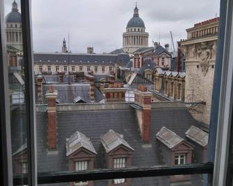 Hôtel Cluny Sorbonne - Paris - Balcony