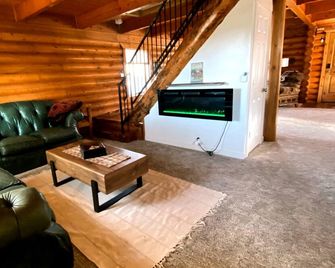 Stay at this super, cozy, country cabin in Caldwell, Idaho off of I84. - Caldwell - Obývací pokoj