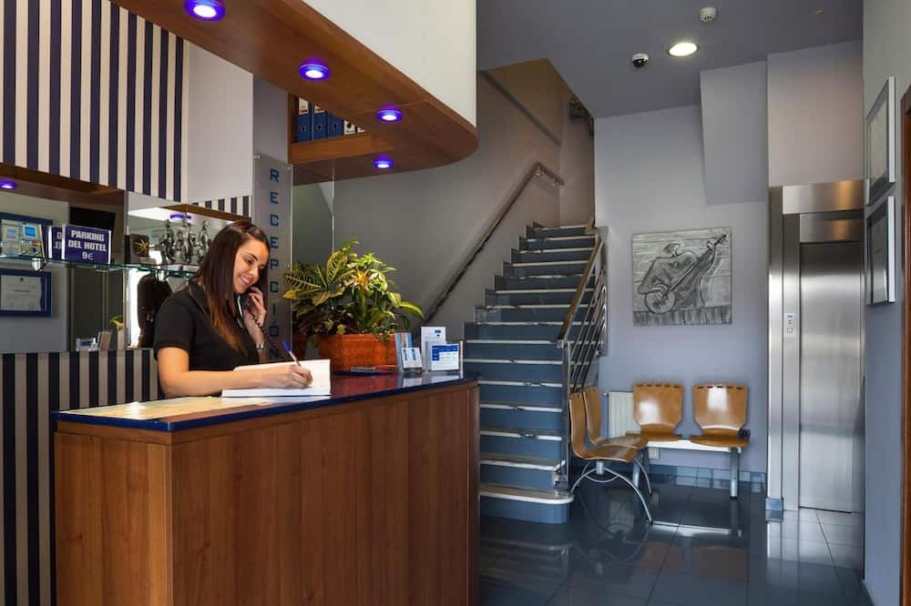 Hotel La Polar - חיחון - דלפק קבלה