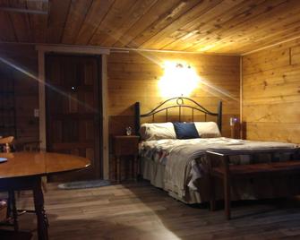 Wolfwood Guest Ranch - Clearwater - Schlafzimmer