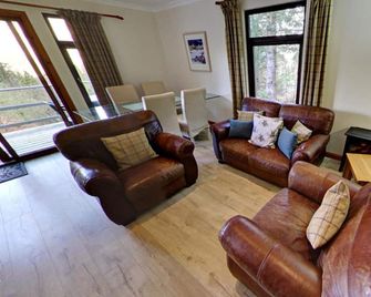 Osprey Lodge with river and mountain view - Crianlarich - Living room