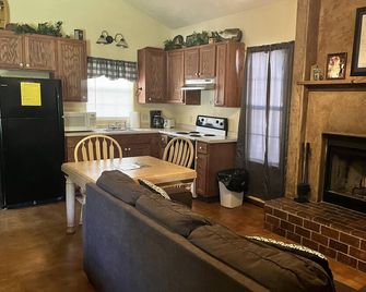 The Angler Cabin - Sulphur