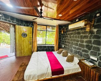 Istaqbal Hotel Mukki - Kanha - Bedroom