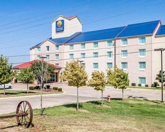 Comfort Inn & Suites Elk City South - Elk City - Gebäude
