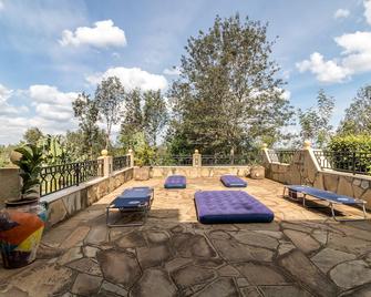 Azima Wellness Retreat Center-Master Ensuite. - Ngong - Balcony