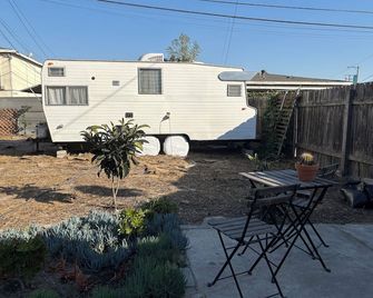 Vintage Camper In Lbc Garden - Long Beach - Innenhof