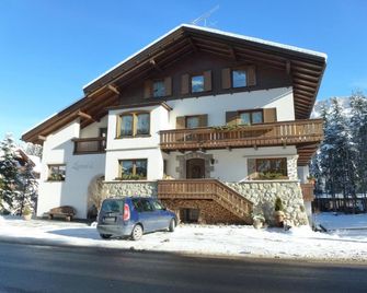 Lamirì - Badia/Abtei - Edificio