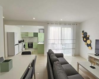Caminho da Achada Apartment Funchal by Rentallido - Funchal - Olohuone