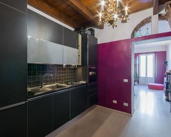 نافيجلي 7 أبارتمنت - ميلان - مطبخ