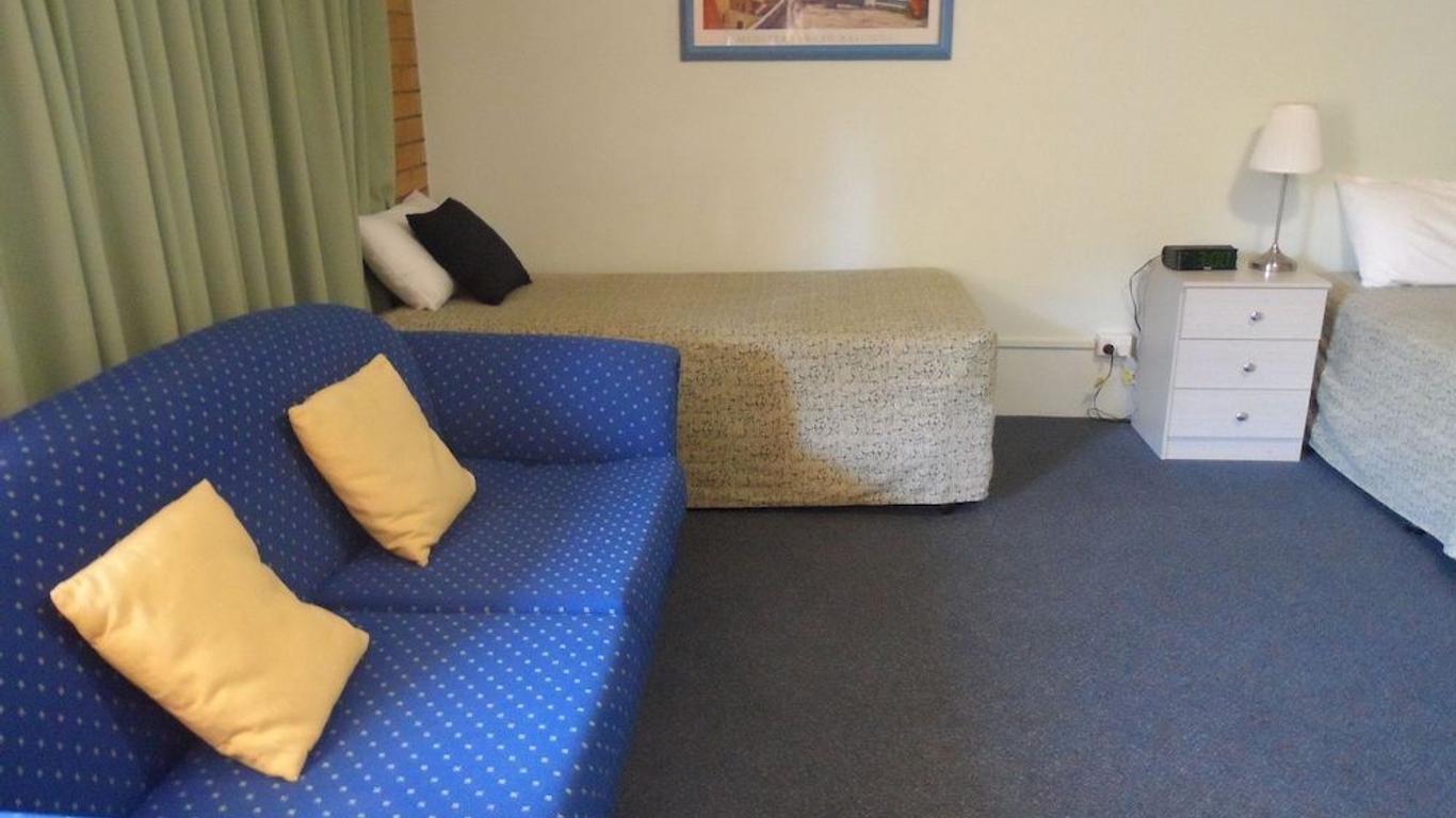Paramount Motel