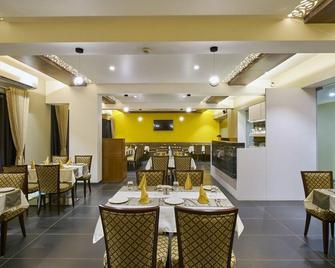 Hotel 3 Leaves - Kolhapur - Restaurant