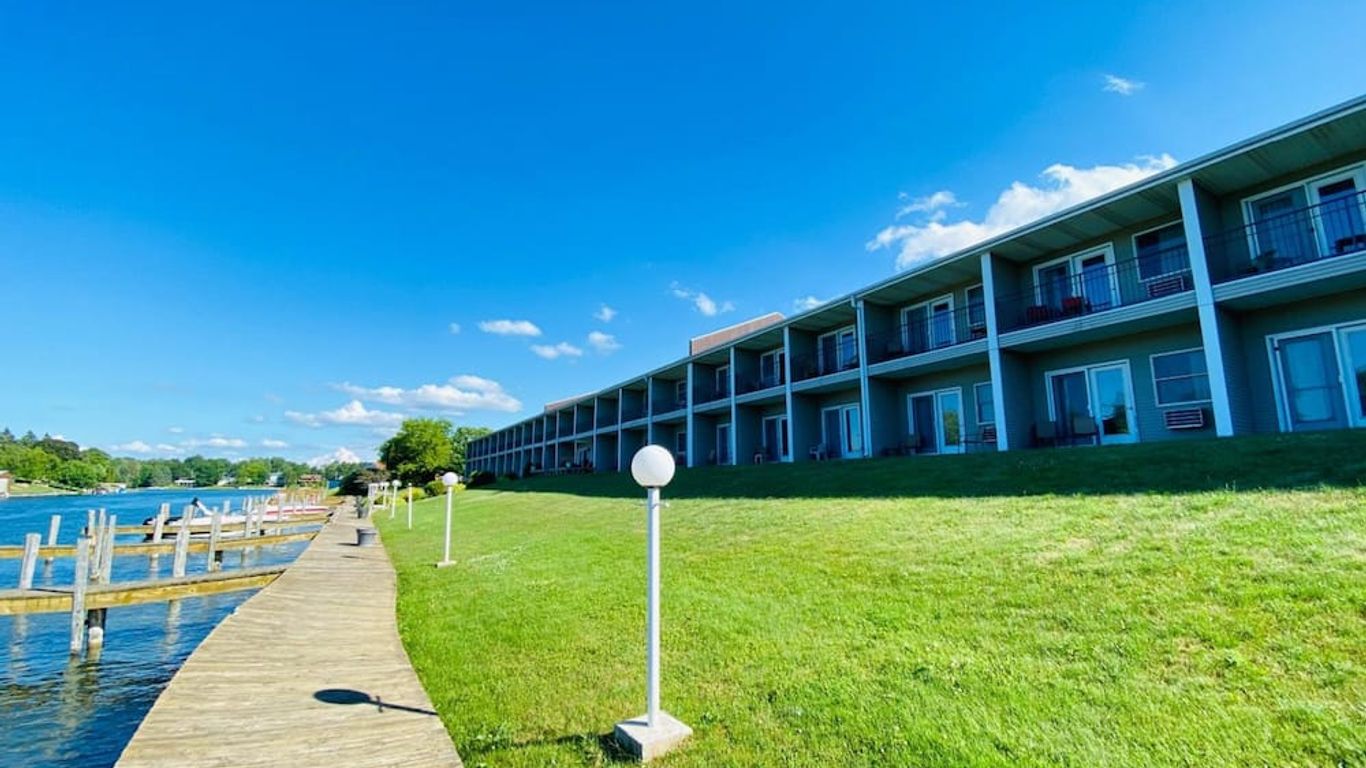 Fleetwood Inn & Suites