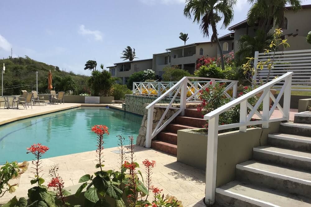 2-bedroom Apartment With Seaviews - St.John.s - Pool