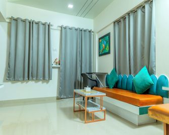 Copper 11 Service Apartments -Sb Road, Shivaji Nagar, Pune - Pune - Living room