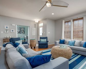 27531 S Nicklaus Ave - Four bedroom home in the amenity filled Peninsula! - Millsboro - Living room