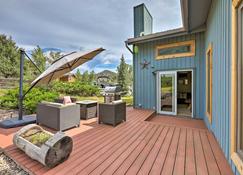 Sunlight Mountain Home with Hot Tub and View! - Carbondale - Patio