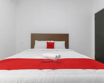 RedDoorz Plus Near Kepri Mall - Batam - Habitación