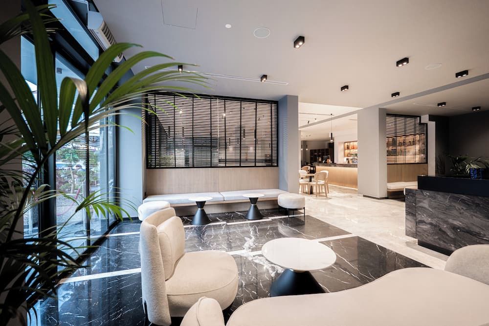 Boe Luxury Hotel - סאראנדה