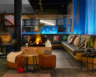 Moxy Milton Keynes - Milton Keynes - Area lounge