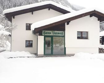 Individual offers- 2-14 pers. 2 apartments and 2 double rooms available - Parthenen - Gebouw